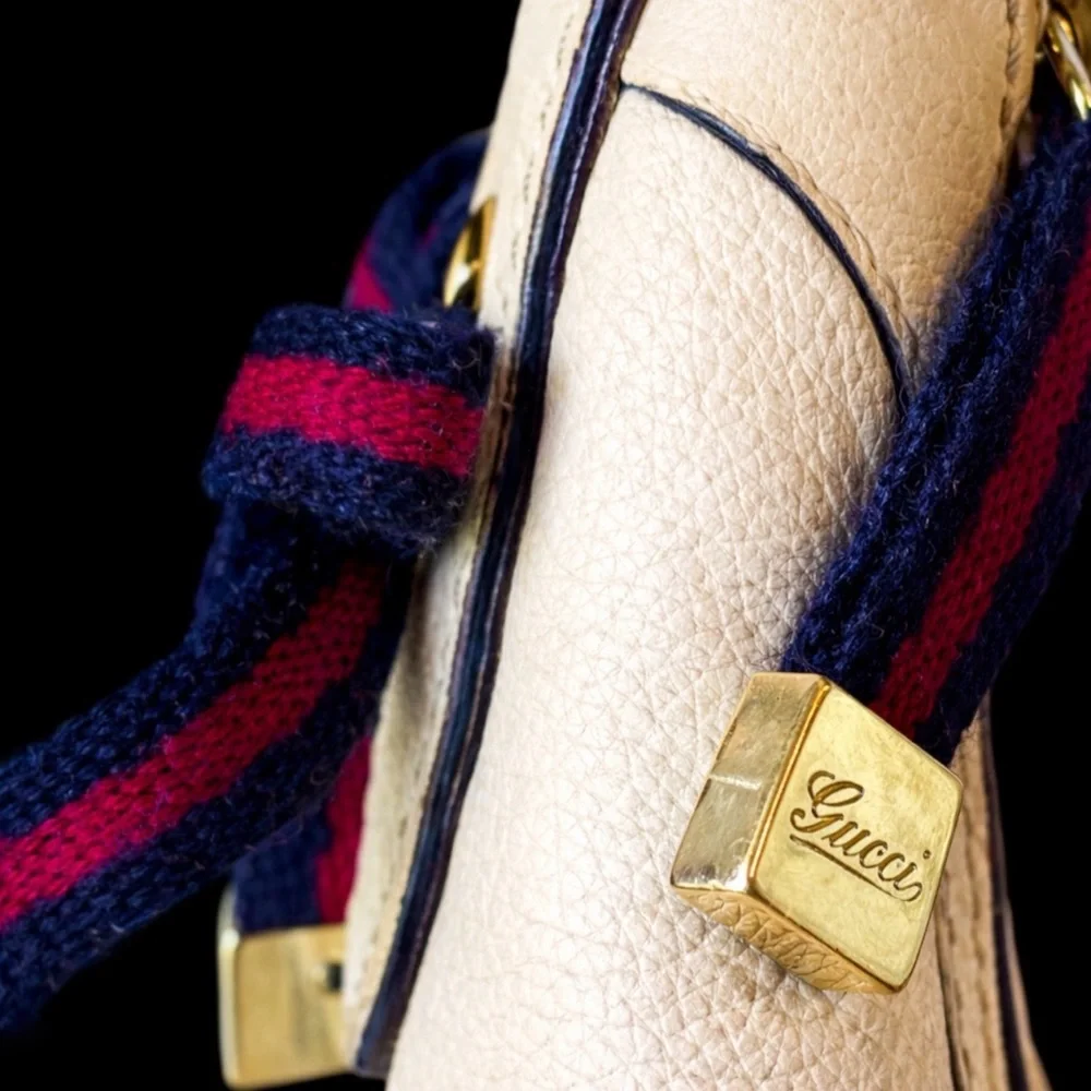 Gucci Cream Leather Hobo Bag with Gold GG Emblem - Picture 9 of 11